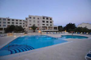La Luna hotel pool
