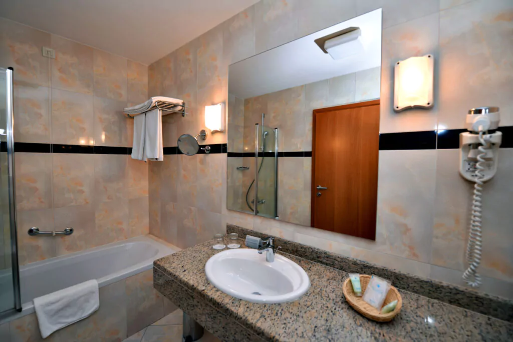 superior-double-room-sea-view-bathroom